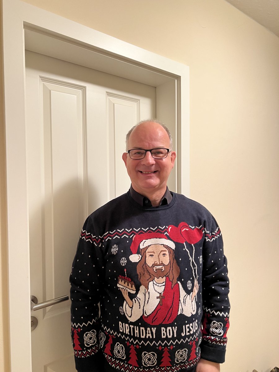 Happy Ugly Christmas Sweater Day! Of course our team did not hesitate to throw on their favourite Christmas sweater to give you some inspiration. How does your favourite Christmas sweater look like? @saramarialangnr