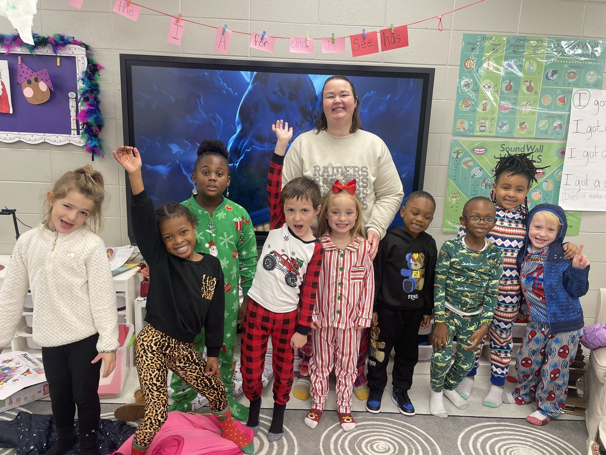 Today was our final Holiday Dress-Up Day - the Night Before Christmas!! Hope everyone has a wonderful holiday break!! ❤️💚
#STEAMe #NightBeforeChristmas