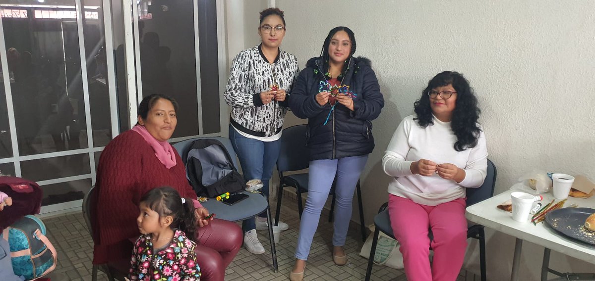 Gracias a nuestra amiga Alma y a las chicas #CadaVezSomosMas  haciendo unas hermosas estrellas de limpiapipas 
#Ecatepec🌟
#EquipoADMM