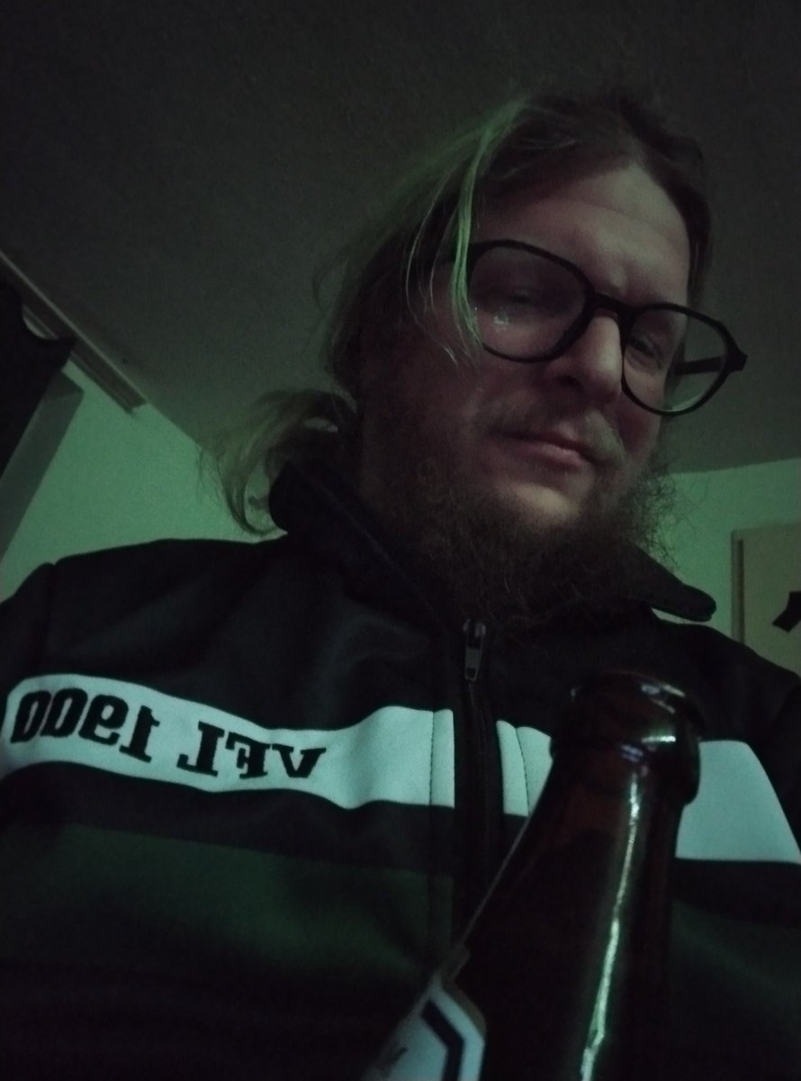 QbertTheGreen's tweet image. Perfektes Timing zum letzten Heimspiel heute! DANKE @FPMGSC, die Jacke sitzt! 🖤🤍💚 Prost 🍻