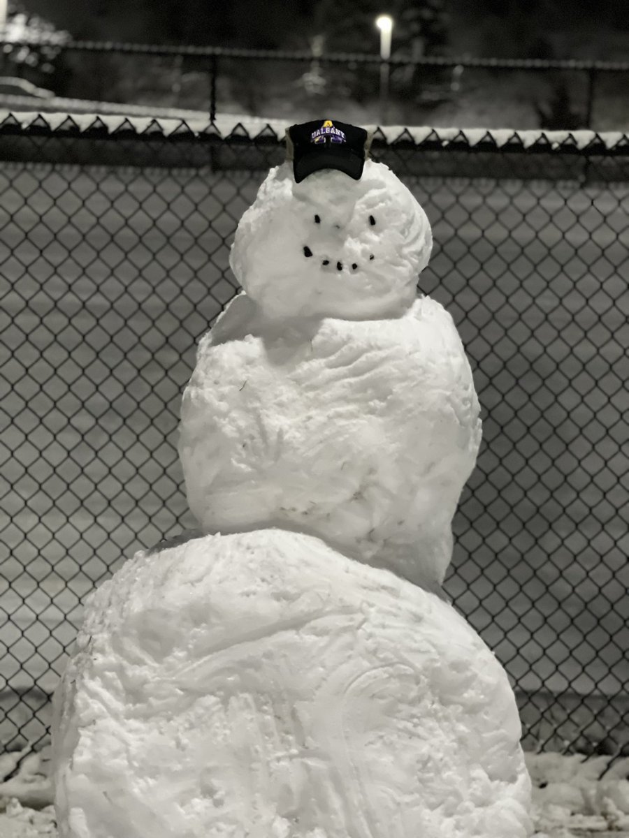MosierIV's tweet photo. @UAlbanyFootball @ualbany @UAlbanySports @CAAFootball Post game fun outside the Kibbie Dome ⛄️🏈⛄️ https://t.co/XxyjFGjWxg