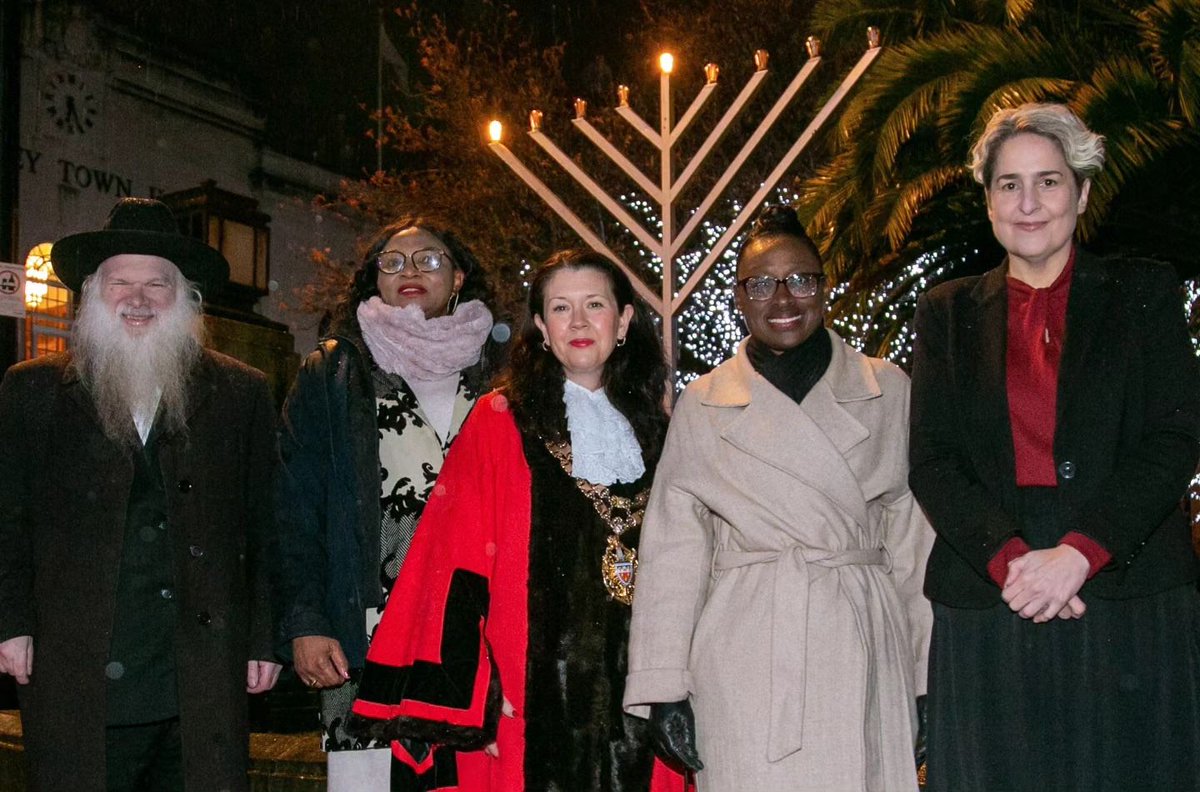 Happy Hanukkah to everyone in Hackney! @AnntoinetteBra1 @hackneyspeaker @EttiSade