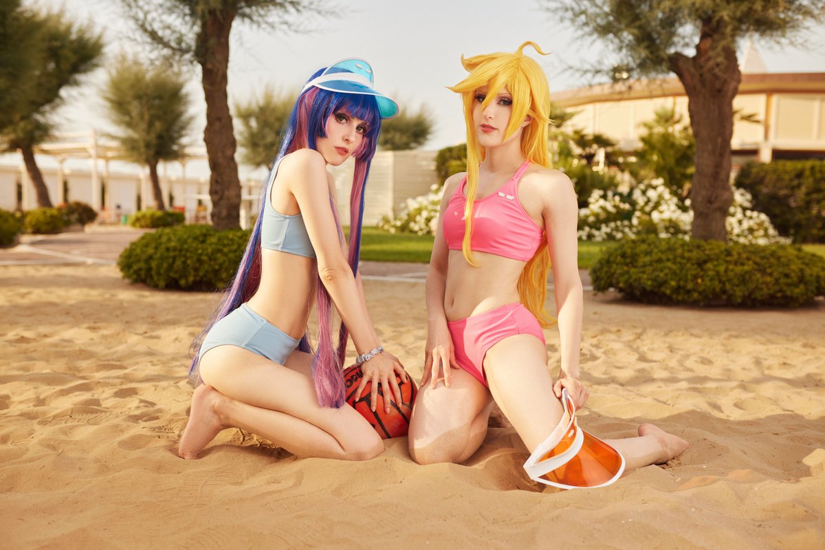 Nothing better than summer memories to warm up the winter season 👙🪽 ph by @azproductioncos ❤️‍🔥 #pantyandstocking #pantyandstockingwithgarterbelt #コスプレ #パンティーストッキング