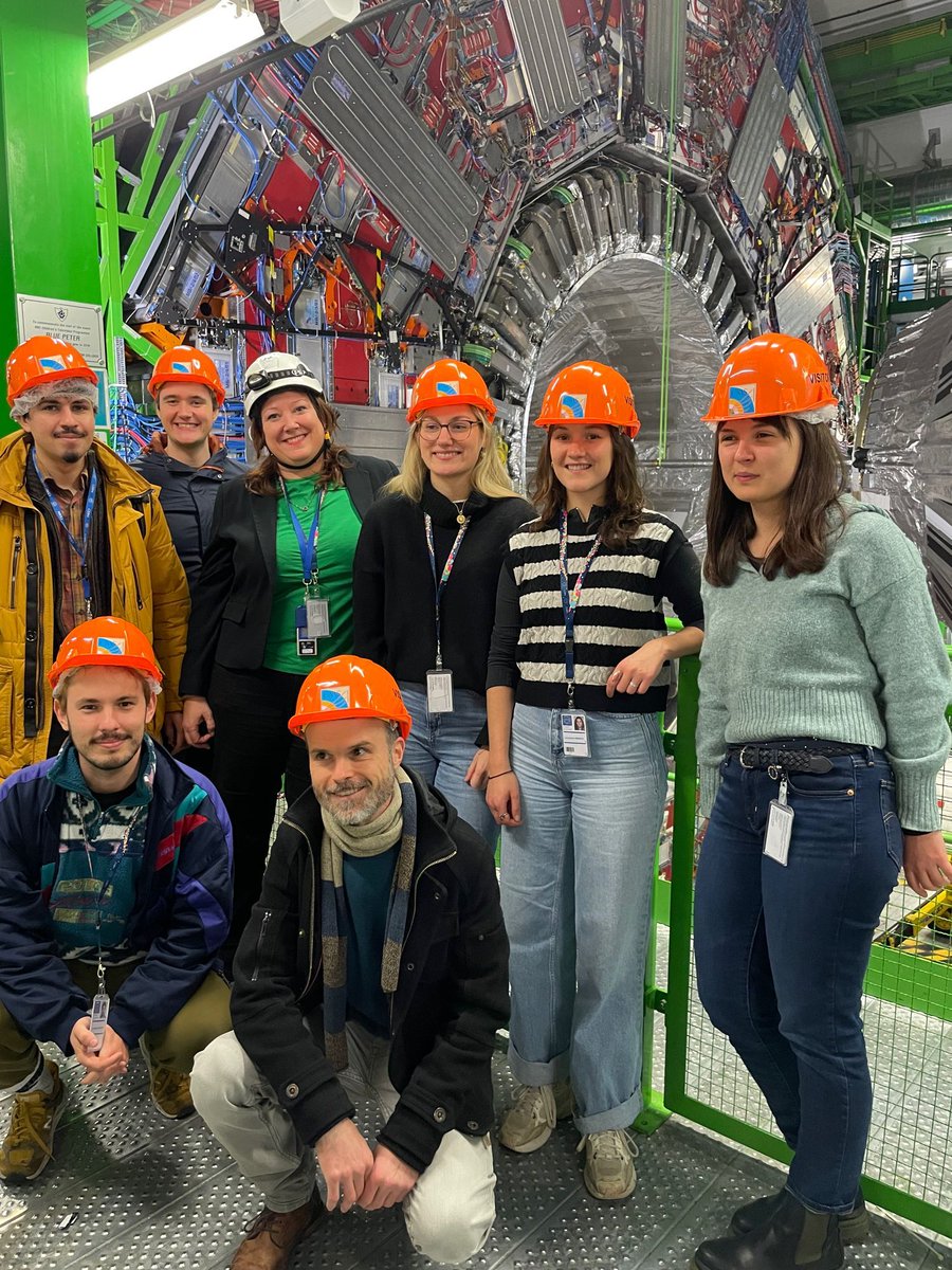 The Quantum Universe MSc scholarship (stipend 934€/month for 12 months) targets local or external Master students who have not yet started their Master at Universität Hamburg. You could work on @cmsexperiment (pic, with MSc students btw)! All details: buff.ly/3v883mt