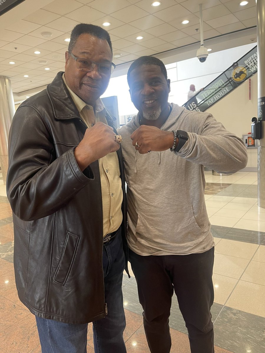 HeyBaby! Met one of The Greatest Boxers of All Time #LarryHolmes #HailState We Applying Major Pressure