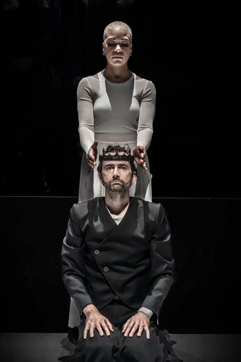 👑 First look at David Tennant and Cush Jumbo in Max Webster's production of MACBETH 📸 @brennerphotos