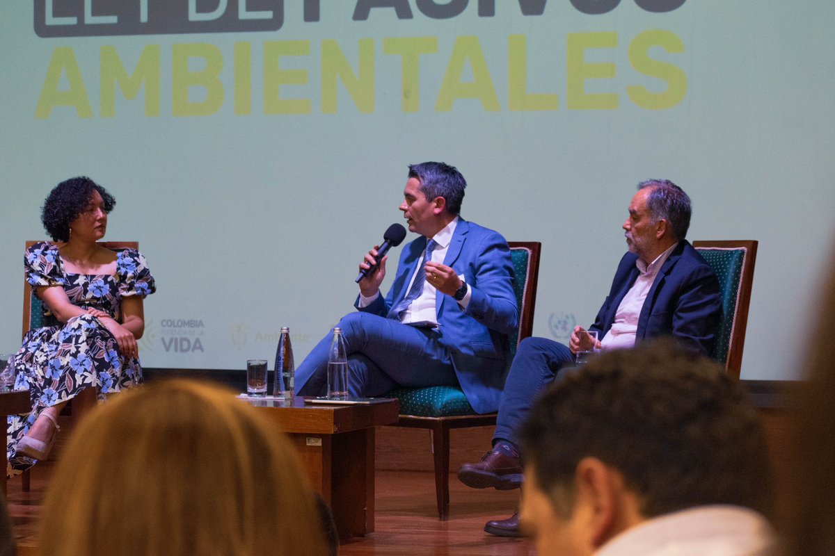 #AgendaMinería: subdirector nacional de minería, Andrés León, participó en Colombia de importante seminario “Diálogo en torno a la Ley de Pasivos Ambientales”, organizado por @MinAmbienteCo y donde expuso sobre la gestión de pasivos en nuestro país.