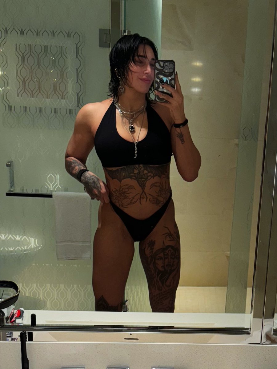 DeathSinging's tweet image. Passes out.