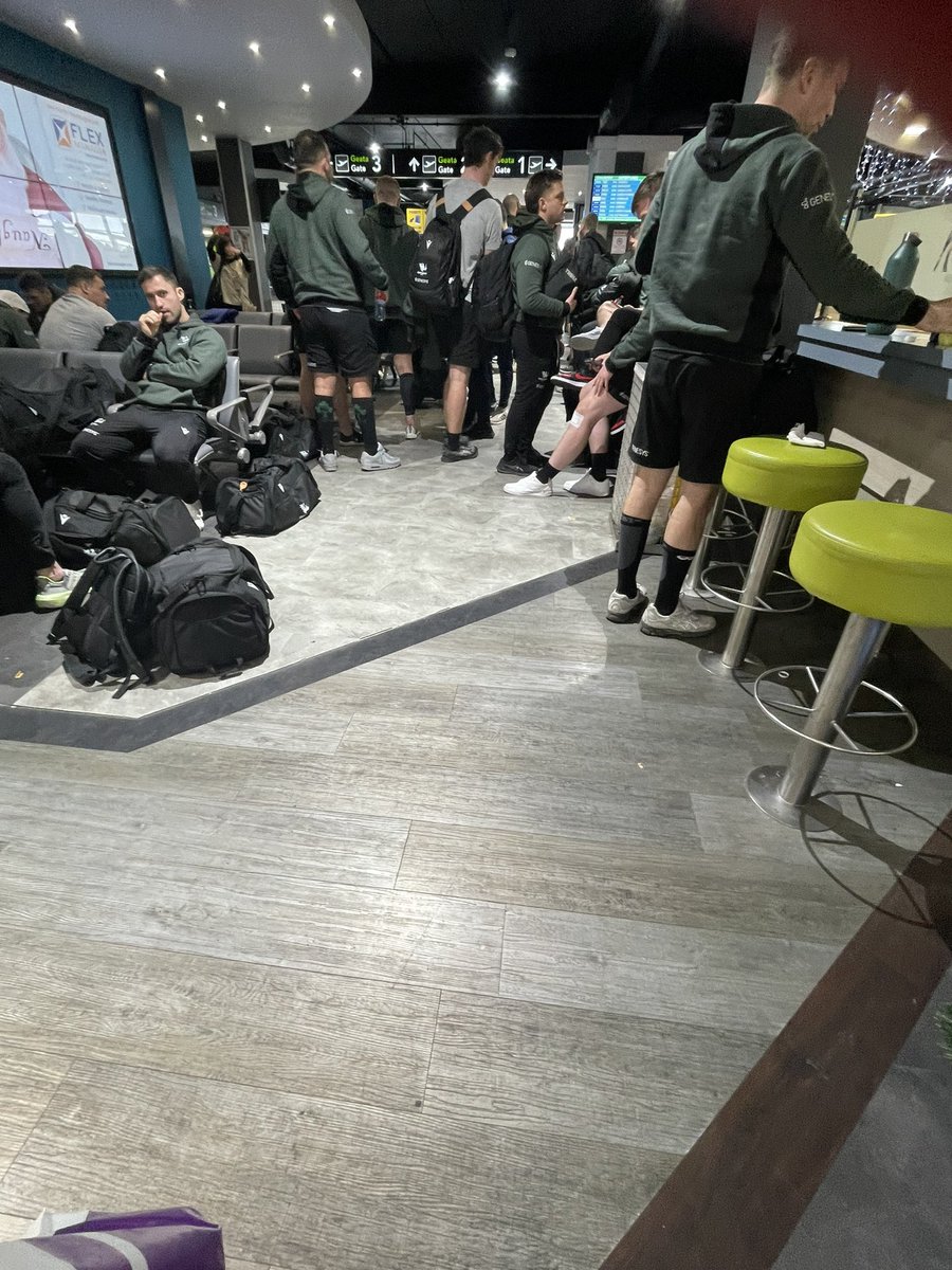 Travelling in style with <a href="/AerLingus/">Aer Lingus</a> and in good company with the <a href="/connachtrugby/">Connacht Rugby</a> team from my the best airport in the world <a href="/Irelandwest/">Ireland West Airport</a> 🏉 ✈️ #aerlingus #knockairport #connachtruby #ireland