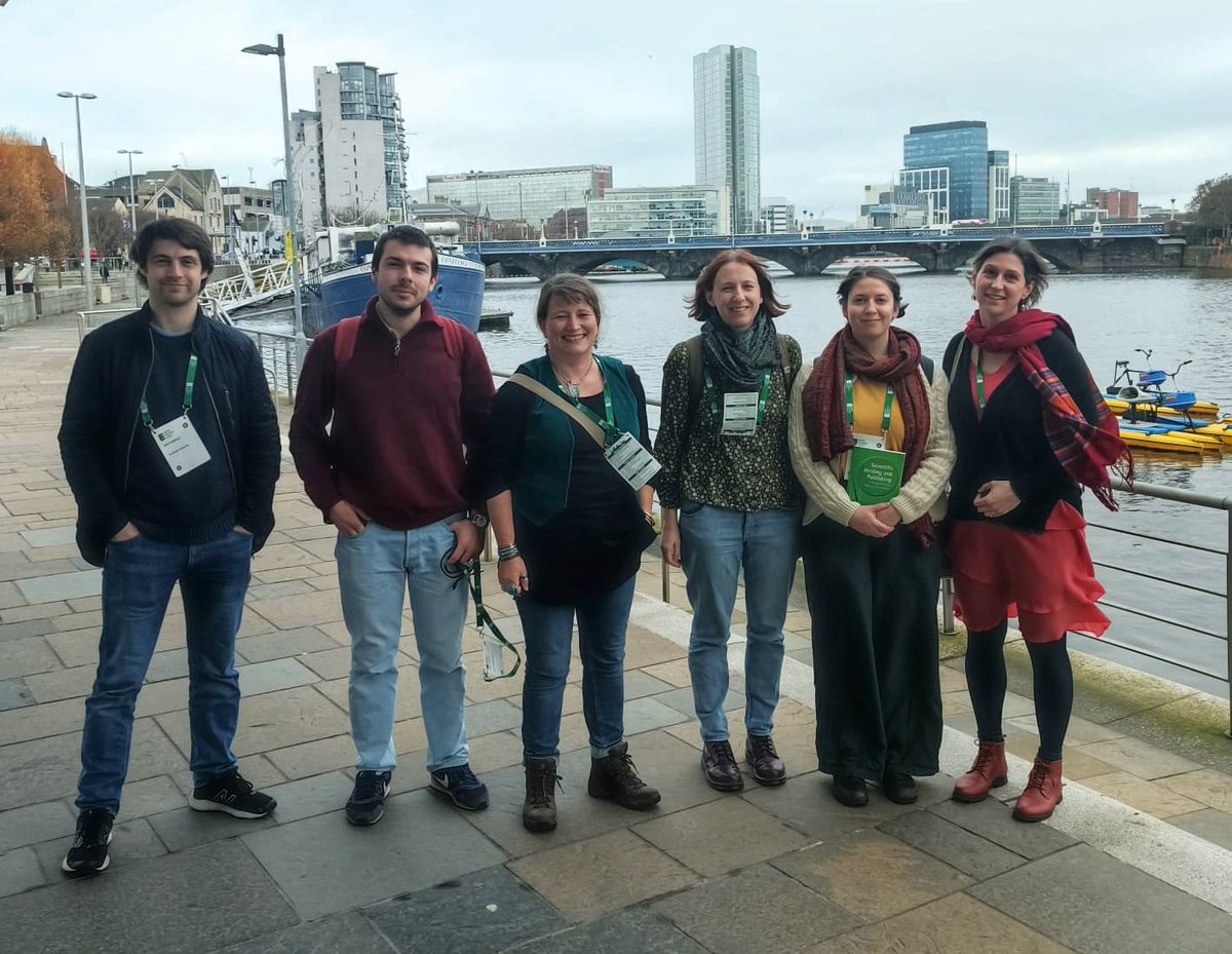 Stockholm university delegation at #bes2023 landscape ecology, rivers, bats, plants, soil microbial communities, insects, landscape change 🧪🌿🛠️🌍 Adam, Lukas, Sara, Heather, Daniela, Anna say thank you Belfast and @BritishEcolSoc @Stockholm_Uni #natgeoSU @LandscapeSthlm