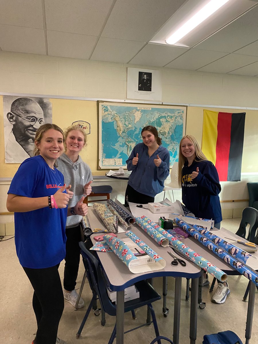 Titan Softball (@wttitansoftball) on Twitter photo Thank you <a href="/PrimetimeBall_/">Primetime585⭕️</a> for giving us the opportunity to help! The girls had so much fun wrapping gifts this week 🎁 Thank you <a href="/PrimetimeBall_/">Primetime585⭕️</a> for giving us the opportunity to help! The girls had so much fun wrapping gifts this week 🎁