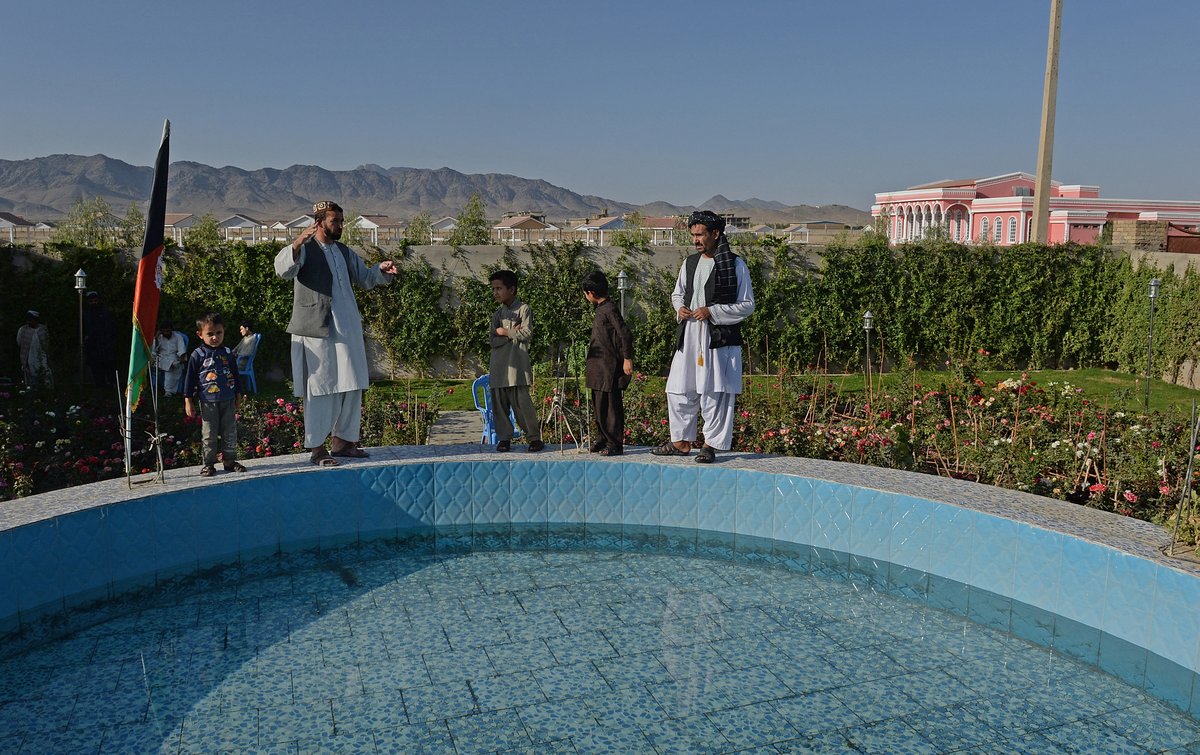 'Land in Afghanistan: This time, retaking instead of grabbing land?' scrutinises the IEA commission charged with reclaiming state land. In Kandahar, it's asking whether Aino Mena was built legally by the ex-president's brother, Mahmud Karzai. @AliSabawoon1 bit.ly/41vjUaE