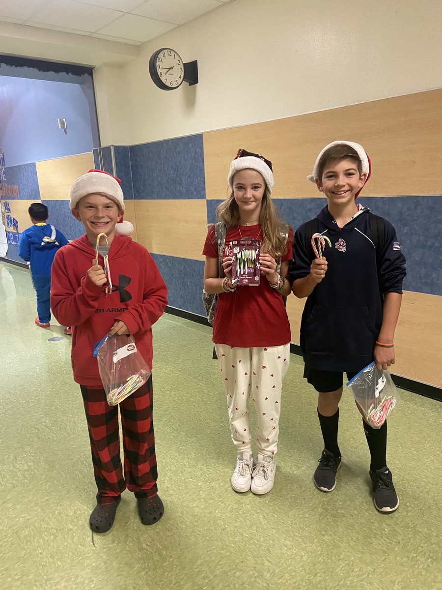 Our Be the Change club gifted candy canes with kind notes to our students this morning. ♥️ #bethechange #todayincomal @SarahCSESAP