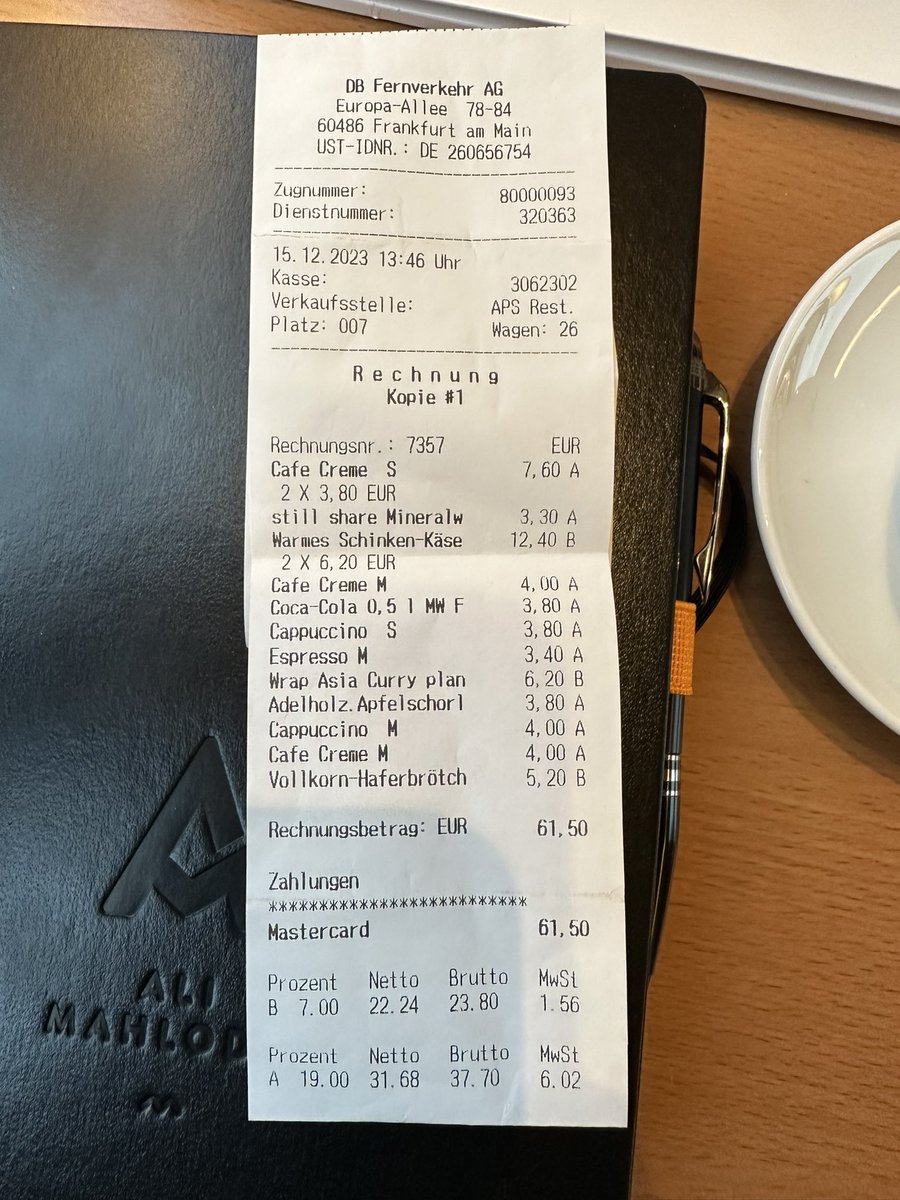Manchmal bezahle ich Essensrechnungen von Menschen an Nachbartischen und verlasse dann das Restaurant, bevor sie es vom Kellner erfahren.
Gerade eben habe ich im ICE von Nürnberg nach Wien alle Personen im Boardrestaurant eingeladen, ohne dass diese es wissen und ich freue mich