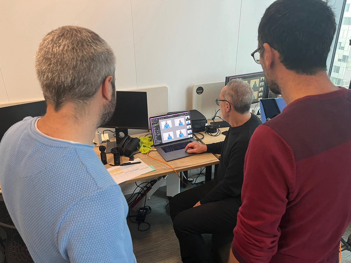 InVivoGroup's tweet photo. 📸 Petit tour en coulisses de la séance photos avec nos collaborateurs et collaboratrices pour la future campagne de recrutement du groupe InVivo.

Un énorme merci pour leur participation et rendez-vous début 2024 pour découvrir notre campagne...

#marqueemployeur #RH https://t.co/EYZamAmeHn