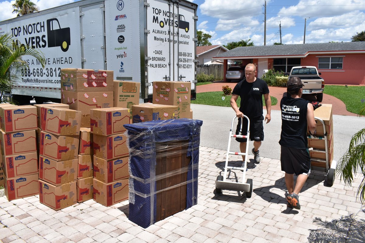iTopNotchMovers's tweet image. Packing can be overwhelming, but it doesn&apos;t have to be. Top Notch Movers offers professional packing services, saving you time and effort. We carefully pack your items, ensuring they arrive safely at your new destination. 📦🚛 #ProfessionalPacking #TopNotchMovers