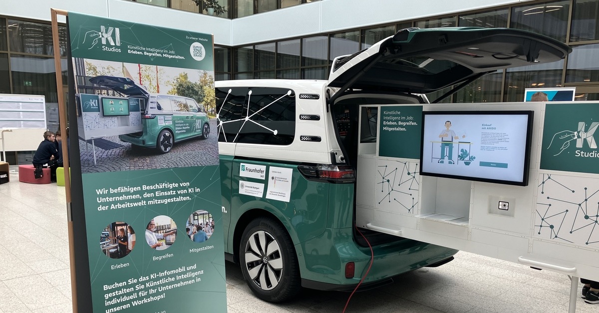 Beim interaktiven Aktionstag #KIInnovationshub in Zusammenarbeit mit dem <a href="/iaostuttgart/">Fraunhofer IAO</a> geben wir den Mitarbeitenden an unserem Stammsitz heute Einblicke in die Welt der #KI. Wie wir die #Technologie schon heute für den Schutz von Kindern in PKWs nutzen: tinyurl.com/ypmrkyx6