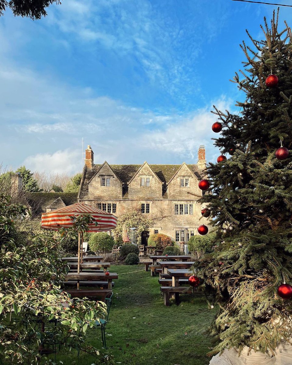 Sip, savor, and soak in the festive cheer at the Double Red Duke , Cotswolds 😍🍺 📸: @emilie_in_wiltshire/IG