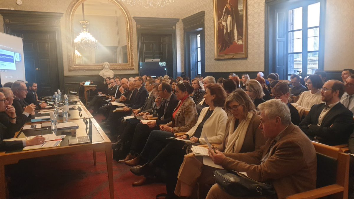 PG_CA_Aix's tweet photo. Déplacement du directeur de l’AP, de l’adjointe DACG et de l’adjoint DSJ à la cour d’appel d’Aix en présence du DISP de Marseille, des chefs de juridiction, DSPIP et chefs d’établissements pénitentiaires du ressort DISP : focus extractions judiciaires et population carcérale. https://t.co/DSfduRvRF0