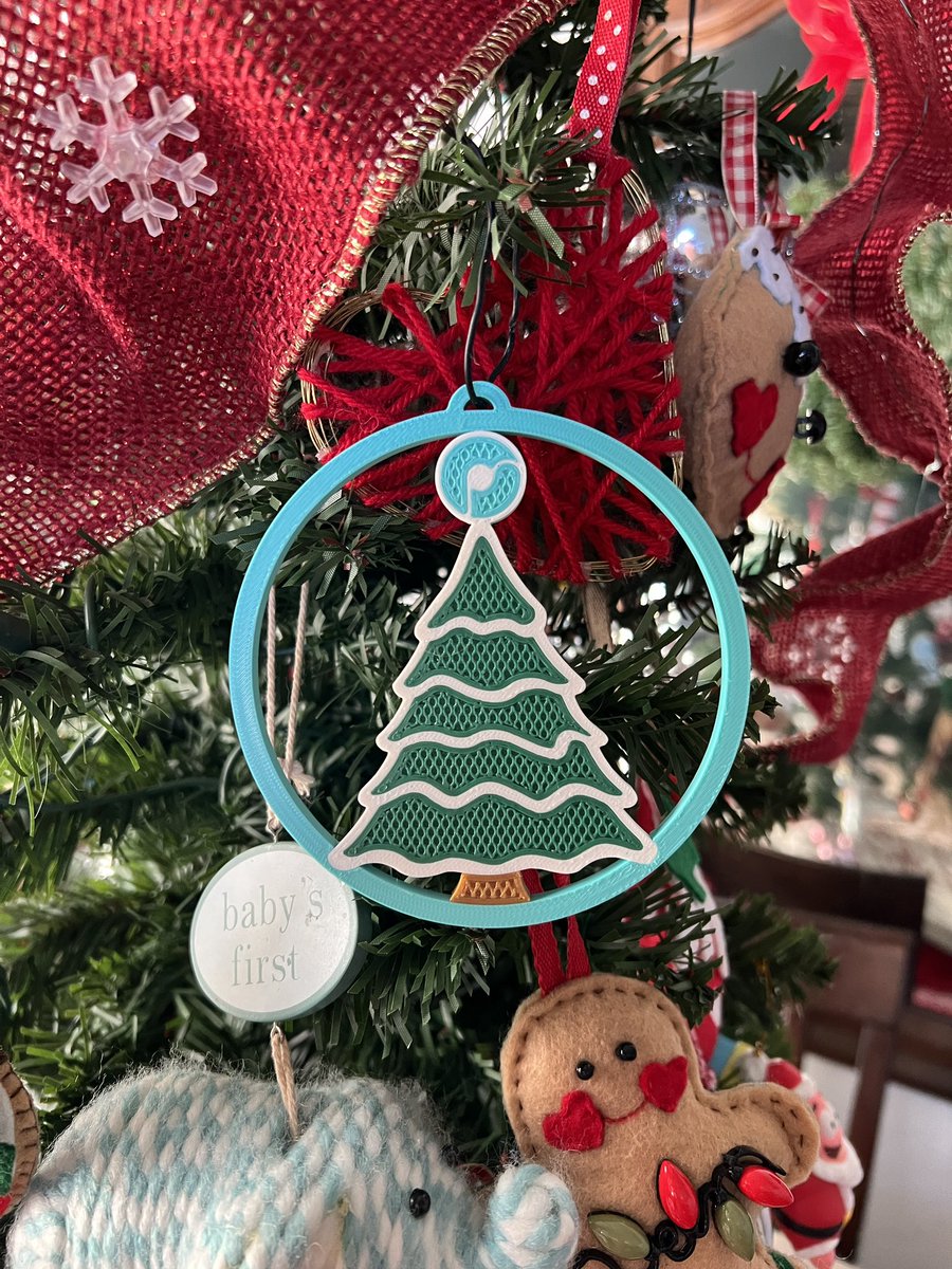 SpannMagoo's tweet photo. Bambu with AMS help create awesome multi-color prints for the holiday season. @BambulabGlobal #BambuSanta https://t.co/DqqeqtmXI1