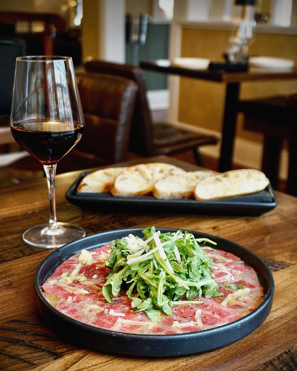 Warwick's favorite Mediterranean kitchen &amp; wine bar serving up delicious dishes @100atmain 🍷🍴
📍 Warwick, NY
📸: @100atmain