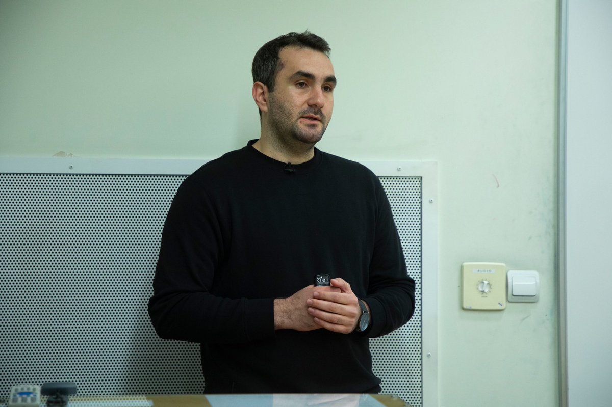 pydata_yerevan's tweet image. 🔔Yesterday, Vahan Huroyan finalized the row of #PyDataYVN meetup talks for 2023. With the main focus on current advancements in self-supervised learning for computer vision, the talk explained the main challenges and future directions of the field.