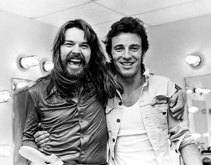 Neneca_Silva's tweet image. In the world of music
Bob Seger and Bruce Springsteen  Springsteen backstage in Detroit, 1978.
#theboss #frombrazilforbruce #springsteenfans #thebest #numberone 
@seguidores