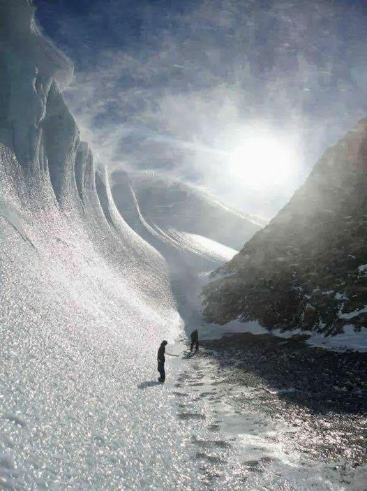 Frozen wave in Antartica.📷