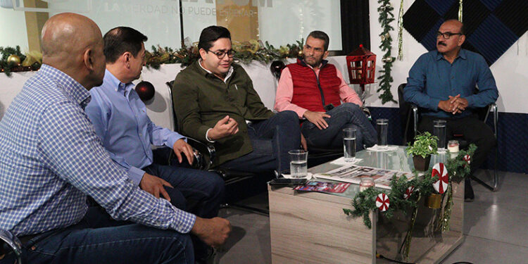 UltimatumMx's tweet image. 🚀 Únete al Relevo Generacional 2.0 🌎. Transforma el país con nosotros, potencia tus ideales y sé un agente de cambio. #SomosRelevo #JuventudProgreso 🙌
Enlace:acortar.link/qW2gkh