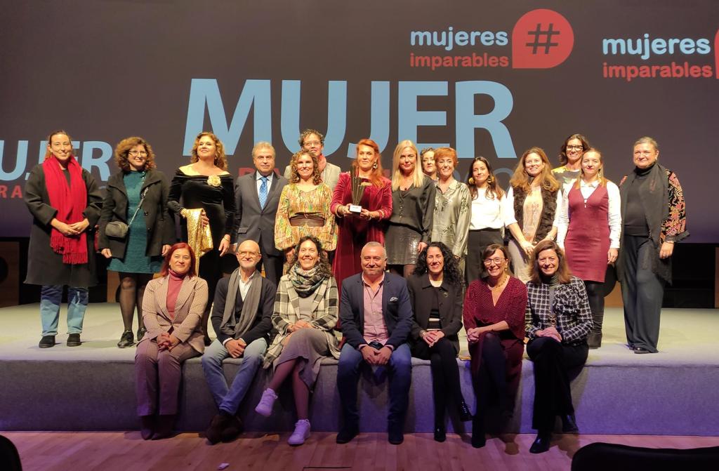 🗞️ #EsNoticia 🏆 La Junta apoya un año más los premios “Mujer Imparable Gaditana” que reconocen el talento de las mujeres en la provincia. 🗨 La coordinadora del @IAMJunta en la provincia, Blanca Merino, destaca la importancia de estos galardones. ℹ️ elmira.es/articulo/cadiz…