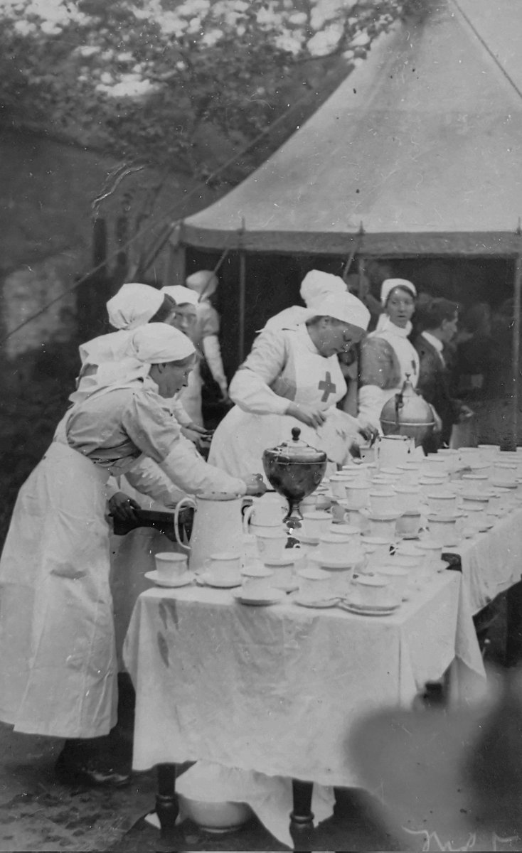 Nurses of the VAD on the tea and coffee round c.1916. If they're anything like us there'll be one teaspoon, the rest will be undertaking the deft nursing skill of making a cup of tea with a bread knife. Detail in the ALT. #HistNursing @julesmrobertsf1 @DohertyTA @RCNHistory