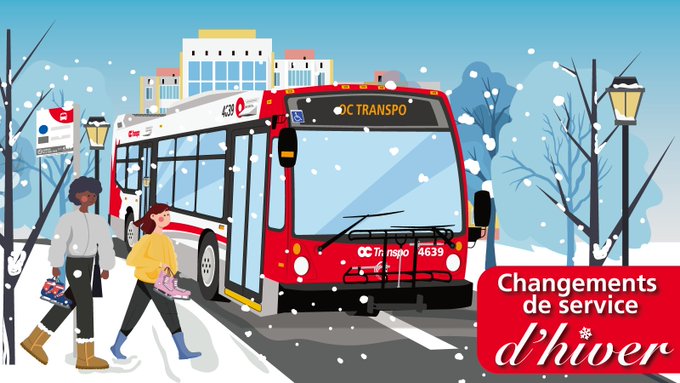 Bus circulant dans la rue lors d'une journée d'hiver avec un message indiquant " Changements de service d’hiver”. 

 