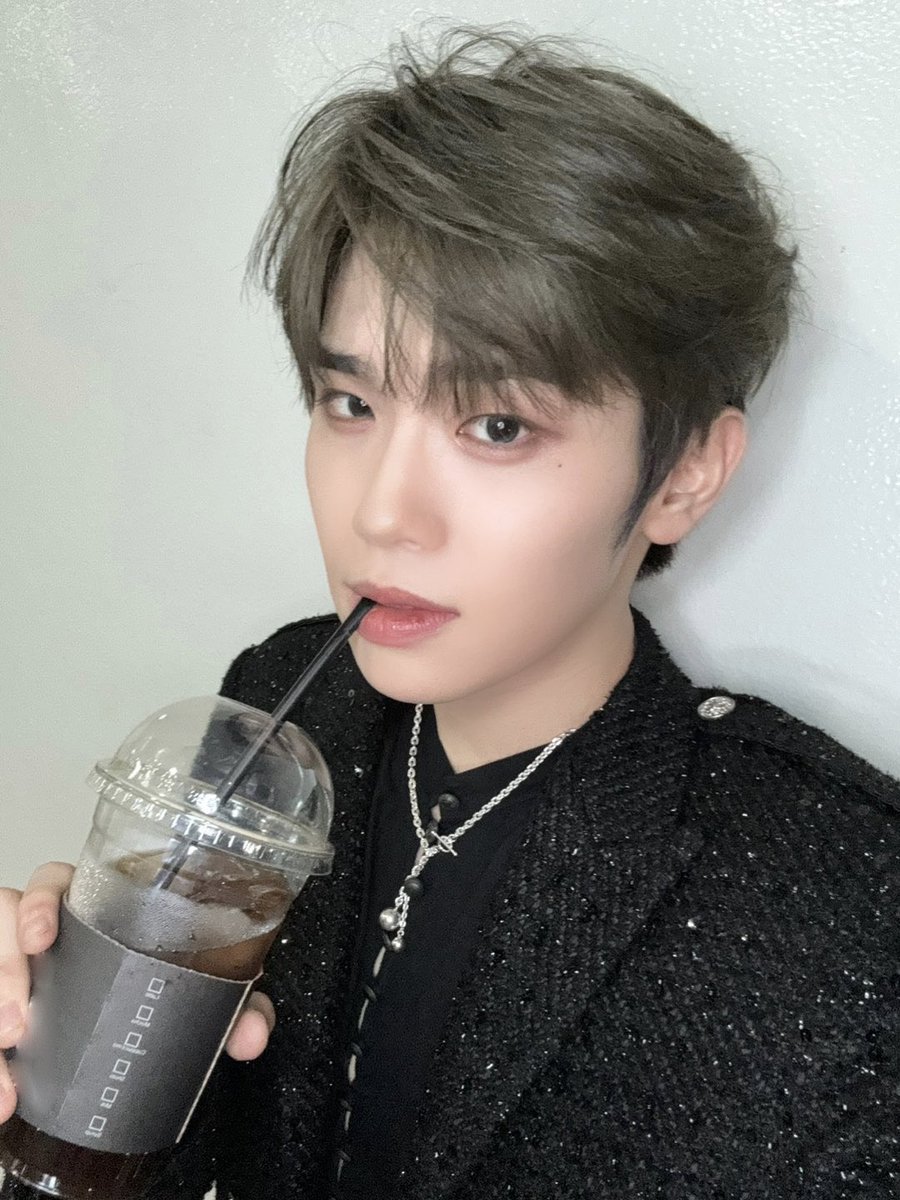 ZB1_official's tweet image. _💌

오늘 나의 상남자 같은 무대 어땠어~~
랩 처음으로 무대에 녹여서 
너무 긴장했다ㅋㅋㅋㅋ 
그래도 제로즈가 예쁘게 봐줬으면 
난 행복해!! 사랑한다❤️

#KIMTAERAE #김태래
#ZEROBASEONE #ZB1 #제로베이스원