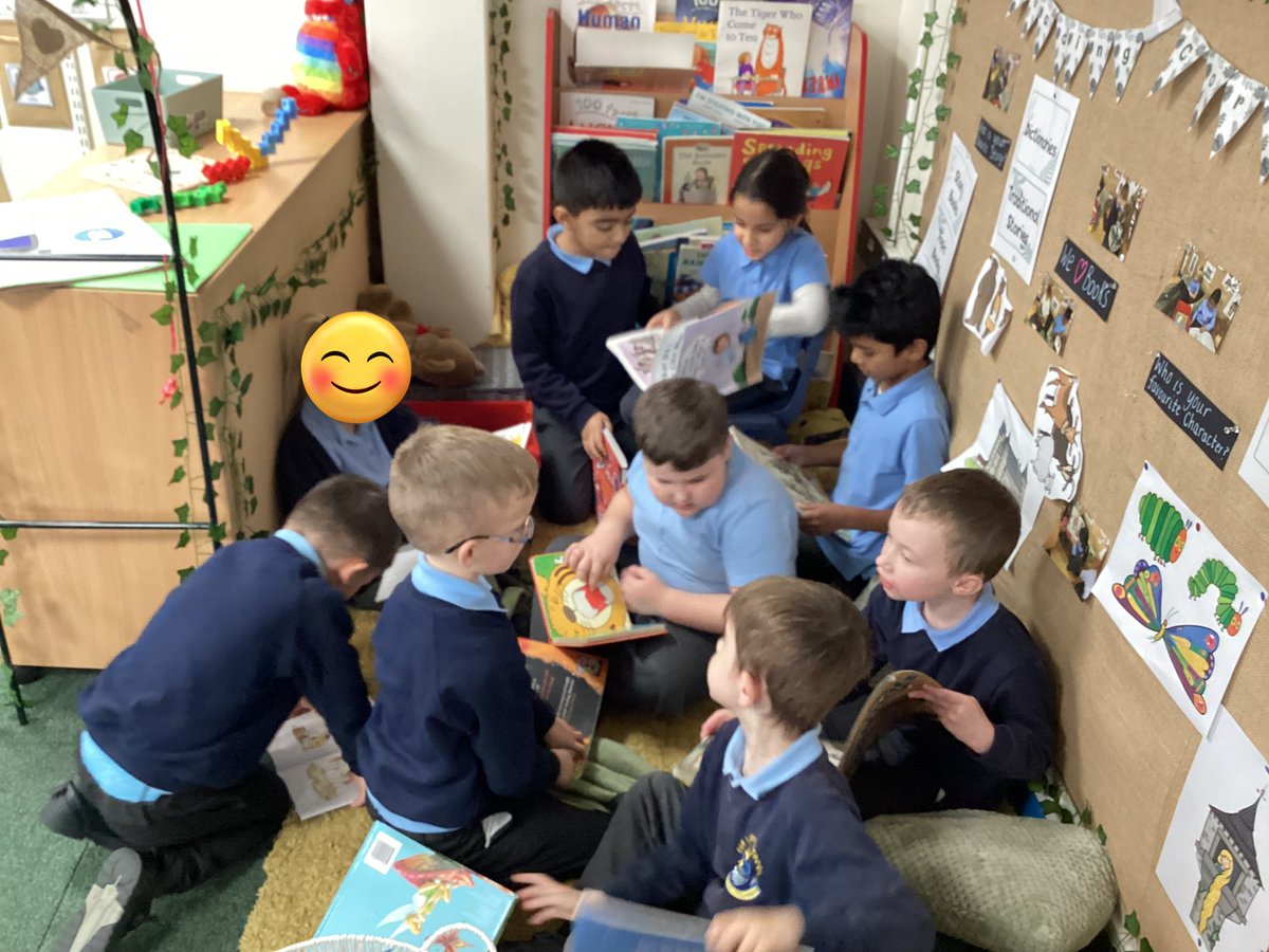 Year 1 making use of their reading corner this afternoon @OurLadyandAllS1 #CST #CatholicLife #Reading