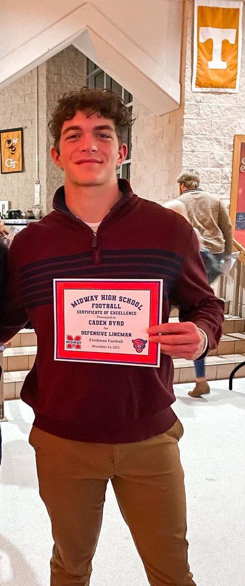 Blessed to receive Midways freshman defensive lineman award!🙏🏼🔥🔥