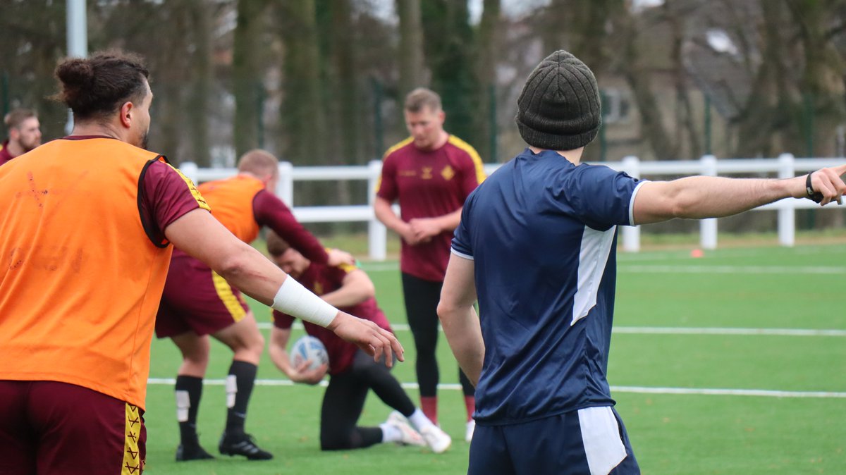 🏉 "GET EM ONSIDE!"

The club would like to thank both the <a href="/TheRFL/">Rugby Football League</a> and Super League referee Aaron Moore for coming to take part in training today to help guide through some of the rule and guideline alterations coming in 2024. 👏

#CowbellArmy | #BecomeAGiant