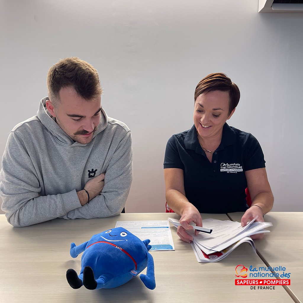 OUI, la MNSPF est une mutuelle NATIONALE.
Quand c’est à Toulouse, au siège de la MNSPF qu’un SPP du 95 signe son bulletin d’adhésion avec sa conseillère basée dans le 35, c’est une opportunité rêvée pour immortaliser cette curiosité par une photo !
#mutuelle #pompiers  #santé