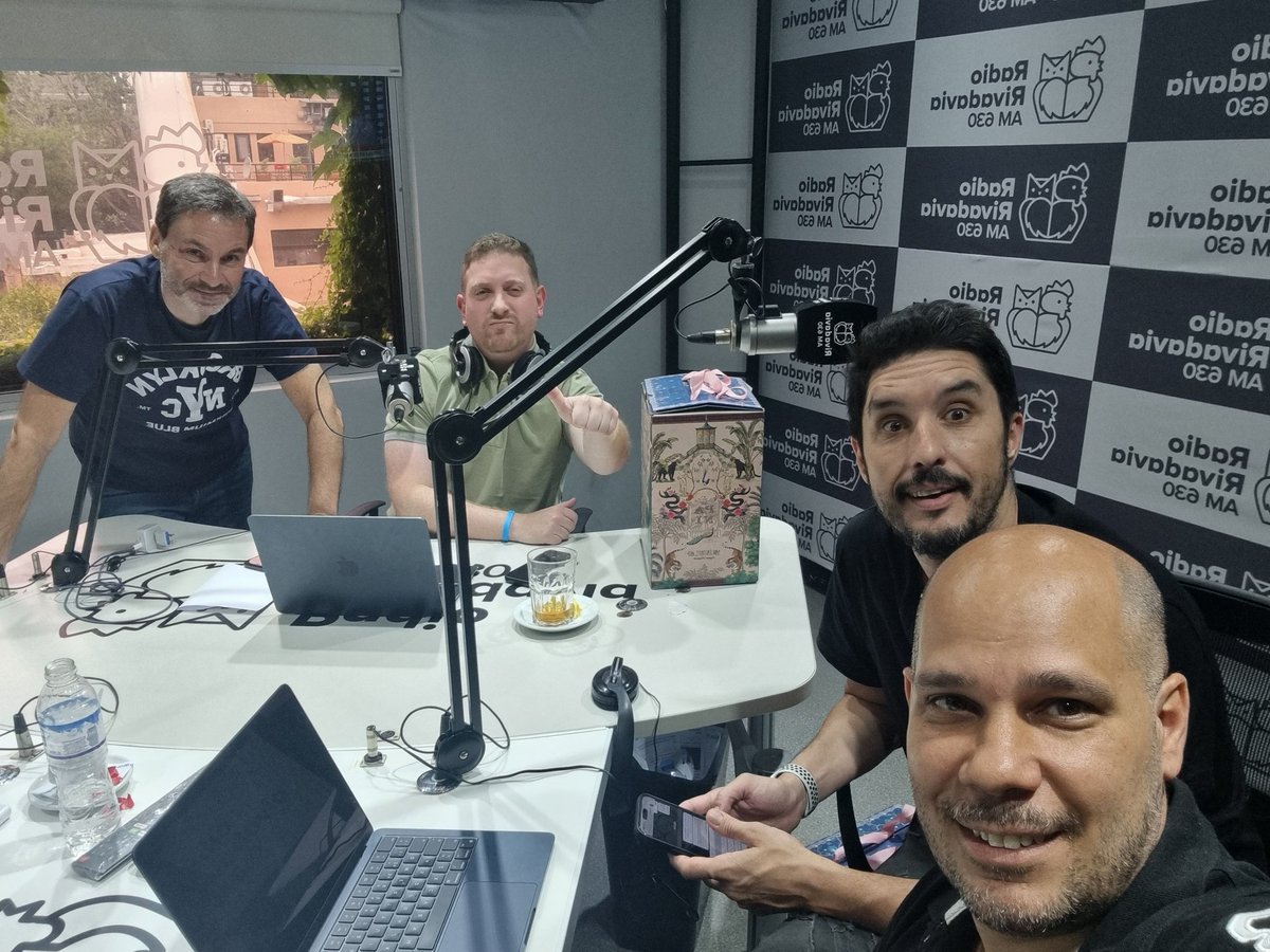 Los amigos de @Rivadavia630 con @JonatanViale @morandolucas y @arielwolman