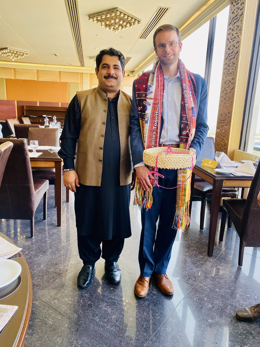 EngrSrd's tweet image. We Had wonderful Gathering at lunch at PC Hotel Karachi with Mr Elijah Jatovsky (Political Officer at American Consulate General At Karachi)
Madam Tushna Patel Parsi &amp;amp; Adi Sanam Noor also joiner us.
Gifted them Artisans work made by our own @sartiyoon and maflar of #SindhReads