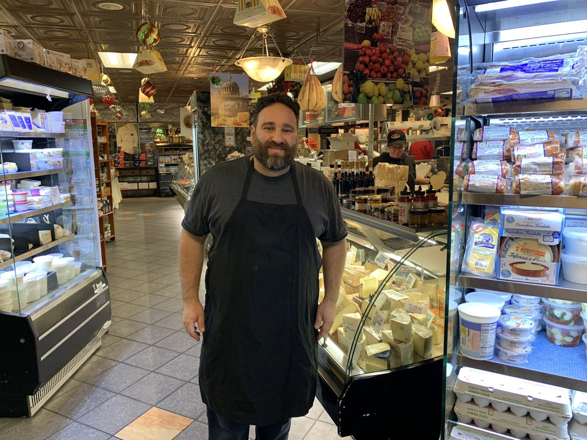CommerceRI's tweet photo. ⚠️Bridge Update: With westbound lanes open, we ask Rhode Islanders to keep reservations & #ShopLocalRI.
Last night we joined @PVDMayor @GovDanMcKee at Venda Ravioli, Bacco, Cassarino’s & Circe to hear from impacted business owners.
Next stop: East Providence https://t.co/gWyUz0q06G