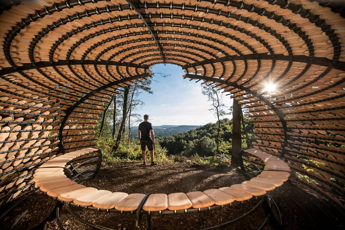 Have you explored all 9 of our #InspiringViews artworks? Discover sculptures across the #SurreyHills &amp; experience the landscape in a new way – from dense woodland, to open hill tops &amp; protected heathlands.
surreyhillsarts.org/permanent-work…