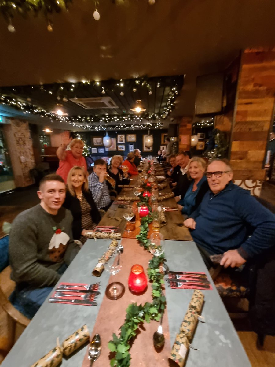 Wonderful Christmas Dinner at the Dog’s Head in Bishop’s Stortford with local @HertStortford Conservatives. Lovely to catch up and celebrate in style! 🎄