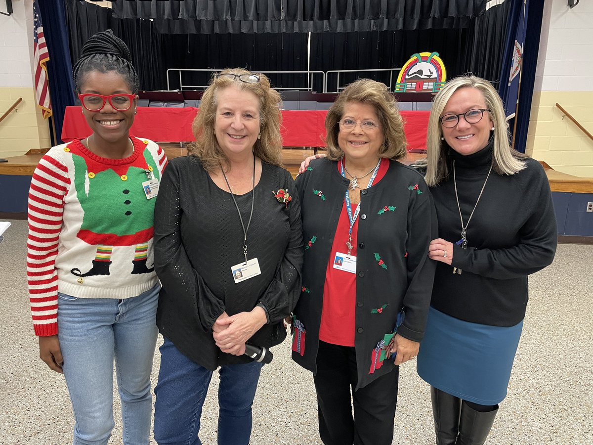 Thanks so much to School Board Member Beverly Anderson for stopping by Alanton Elementary to see our holiday musical. <a href="/AlantonAstros/">Charlene Garran</a> <a href="/vbschools/">VBSchools</a> <a href="/SeeDotWilson/">Dr. Courtney Wilson</a>