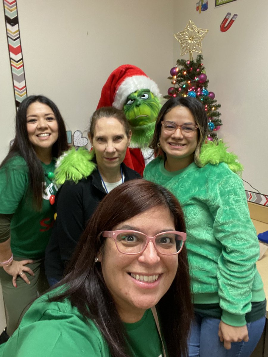 Stink, stank, stunk❣️The Grinch is ⁦@CBEBears⁩ this morning. #risdbelieves ⁦@Anabel_Ruiz19⁩ ⁦@MsParedess⁩ ⁦@AnaVBaptista⁩