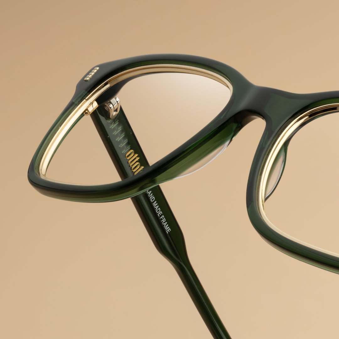 GlassesUSA's tweet photo. Green frames are stealing the spotlight🌿! Dive into the world of eyewear fashion with our 2024 trend report and see what the experts are saying. 

Which shade of green resonates with your style? 🌿 🤓

🛍️ https://t.co/u269bNALiF

#GreenFrames #EyewearTrends2024 #GlassesUSA https://t.co/VNLYD5iif7