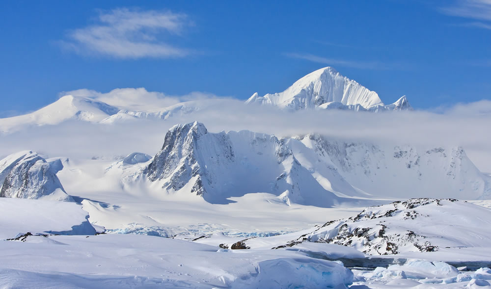 @luxurylifestylemagazine explores an extraordinary journey to the mesmerizing landscapes of #Antarctica. A curated #luxury cruise from Ushuaia, Argentina offers unparalleled comfort &amp; expert-guided #explorations. bit.ly/4704Qmj #IssaPR