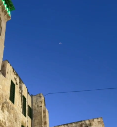 #BREAKING Rockets shot at Jerusalem. VIDEO: Iron Dome intercepts rocket ABOVE the Temple Mount and the 'holy' mosque, al-Aqsa WATCH: newsrael.com/posts/mu0zwh2w…