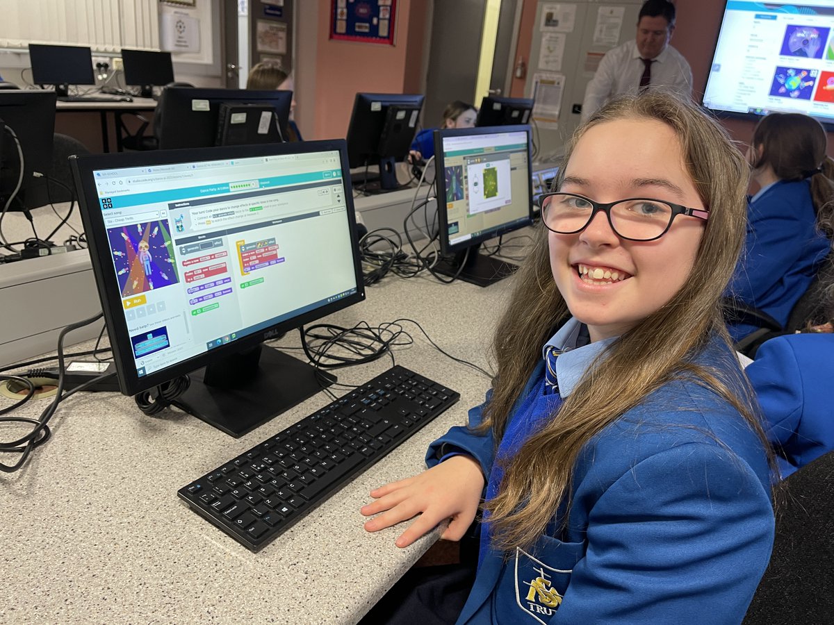 StMarysDerryIT's tweet image. 👩💻Well done to 830 for completing their
hour of code with Mr Mongan.👩💻 #CSEdWeek #ImpactsofComputing @codeorg