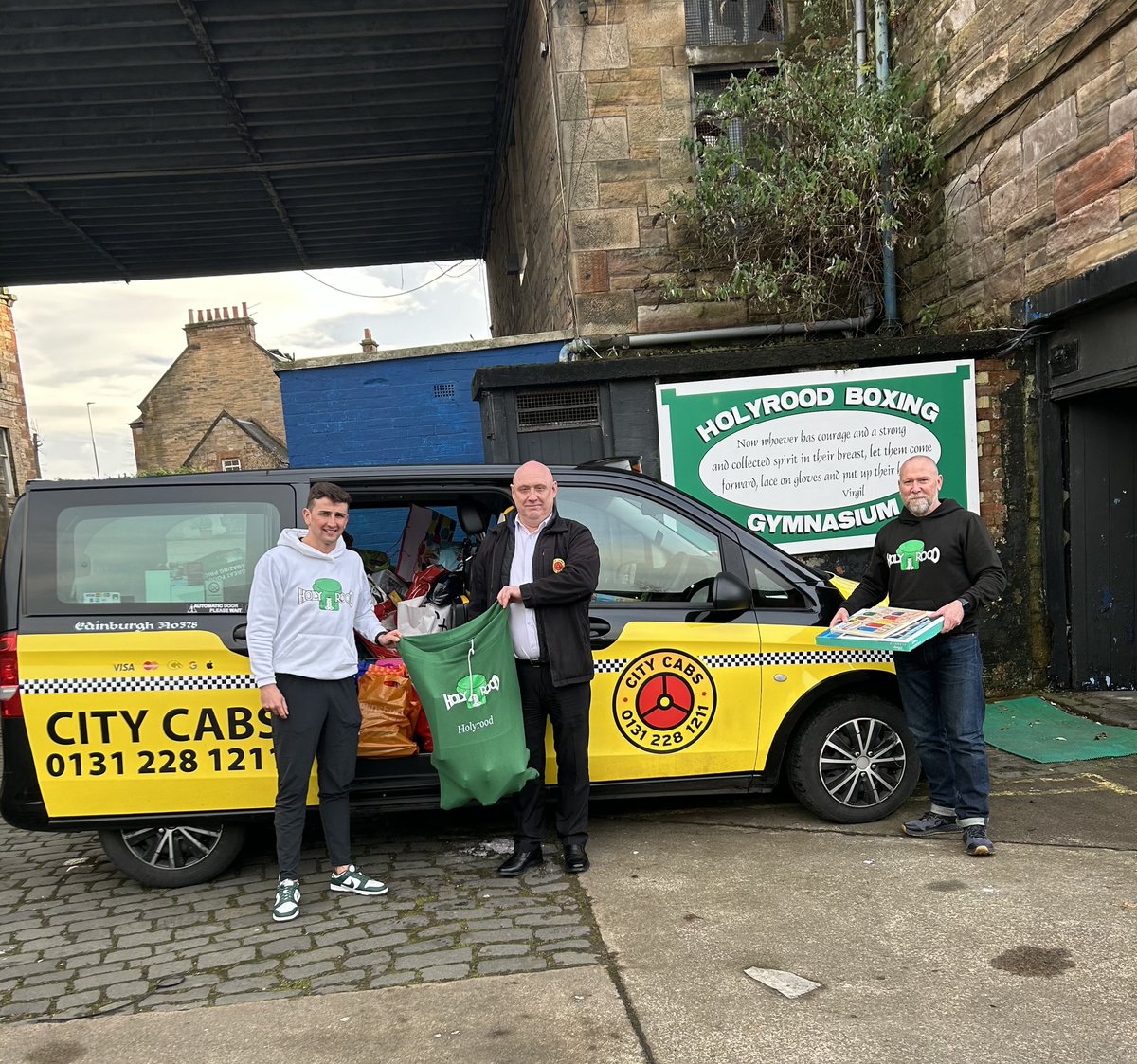 Huge thanks to James, Steven and all the committee at @CityCabsEdin for their Solidarity and to all the drivers, staff and passengers who donated so many Toys For Kids 🎁 Special thanks to Dean & Rebecca Carse. Rebecca works for Amazon who donated £1000 worth of toys and PJs 👏