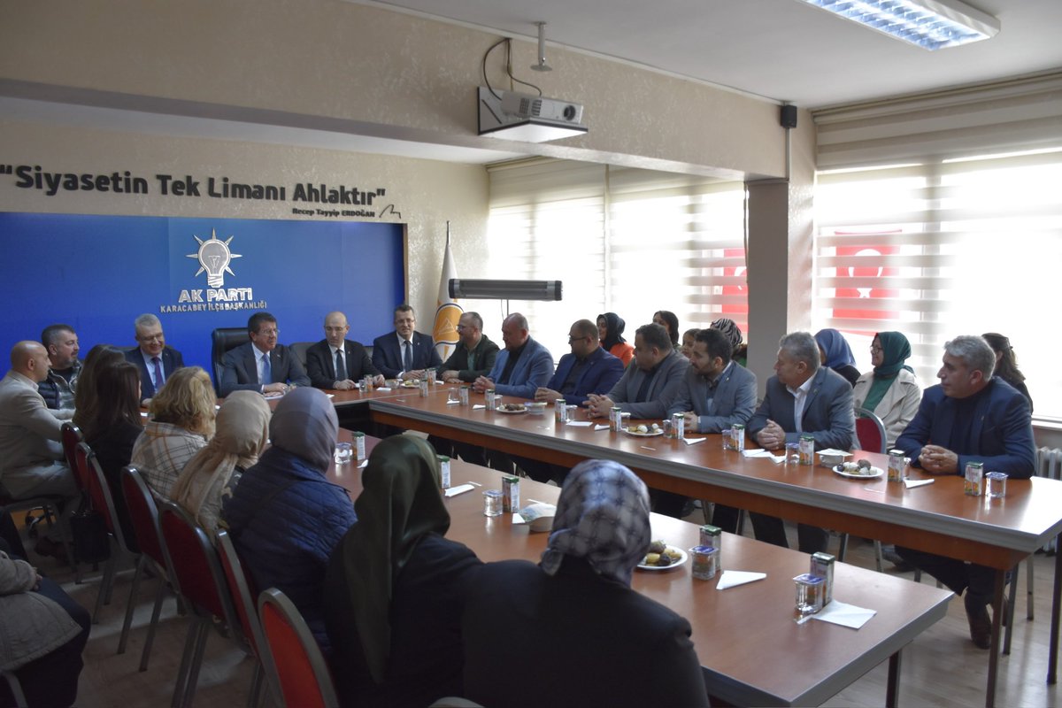 AK Parti Bursa Karacabey İlçe Başkanlığımızı ziyaret ederek kıymetli teşkilat mensuplarımız ile bir araya geldik. Samimi karşılamaları ve misafirperverlikleri dolayısıyla başta İlçe Başkanımız Sayın Gültekin Saygısever olmak üzere tüm ilçe teşkilatımıza teşekkürlerimi…